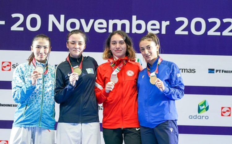 Karateçimiz Mədinə Sadiqova da İndoneziyada bürünc medal qazandı