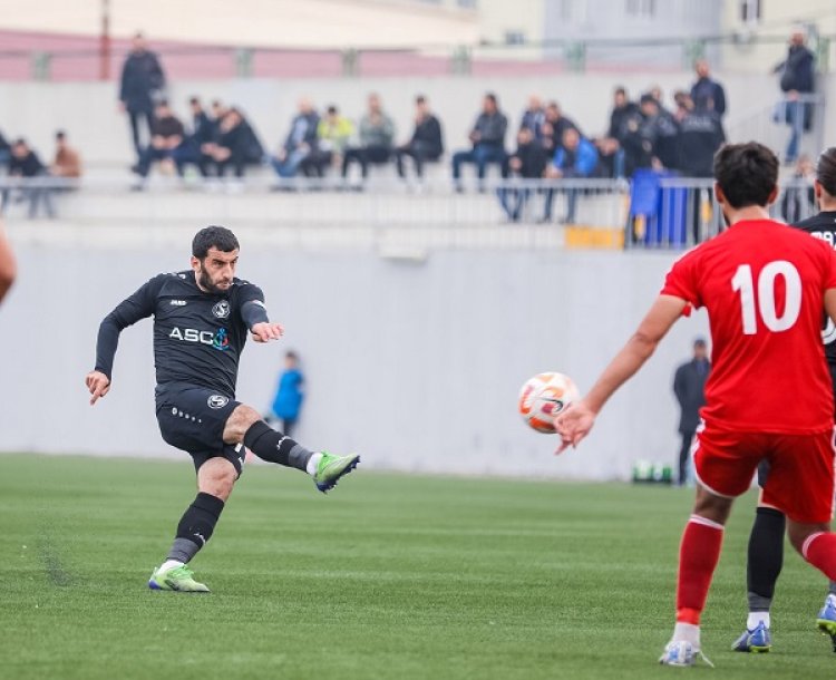 "Meydançanın vəziyyəti sıfır idi, sanki betonun üstündə oynayırdıq"