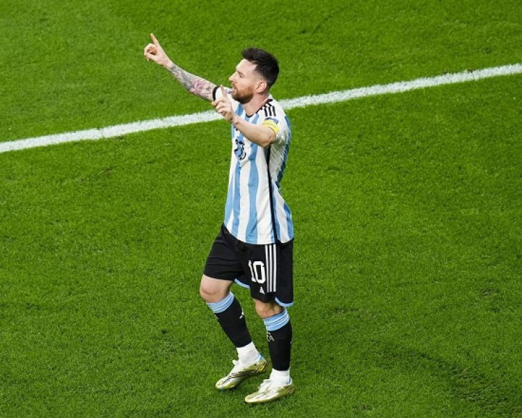 Messi ilk dəfə qol vurdu