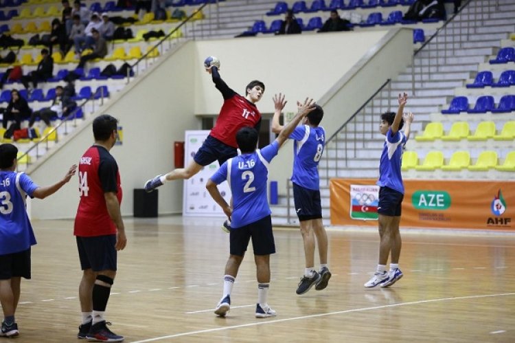 Ölkə çempionatında növbəti turların oyunları keçirildi