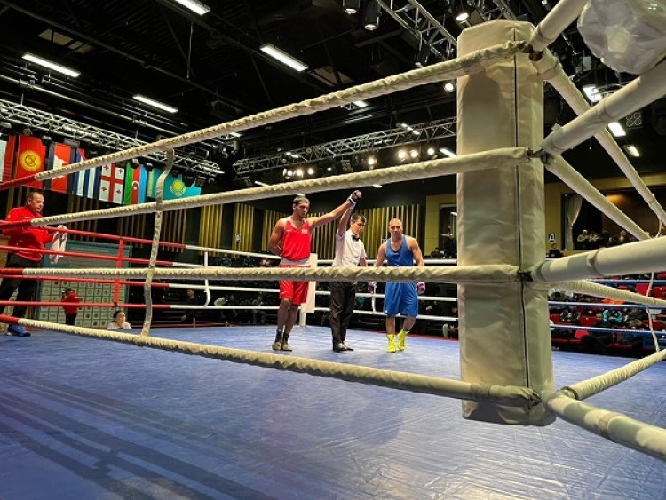 7 boksçumuz Qazaxıstandakı turnirin finalına çıxdı
