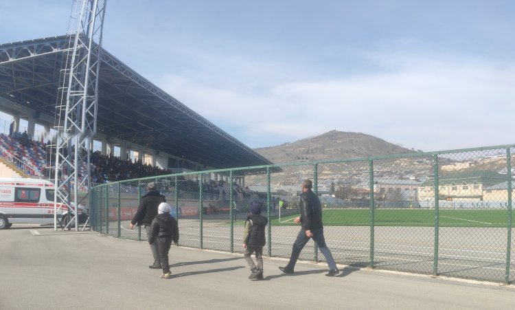 Şamaxıda "Neftçi" ilə oyuna böyük maraq: stadion doldu - FOTOLAR