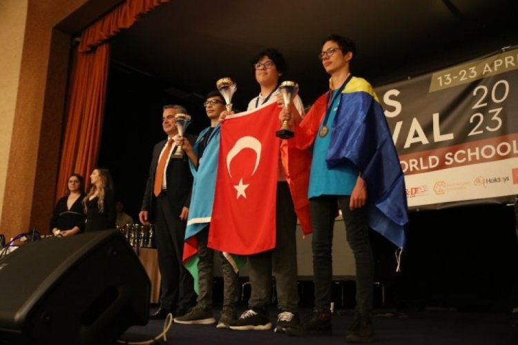 17 yaşlı azərbaycanlı Dünya çempionatında gümüş medal qazandı