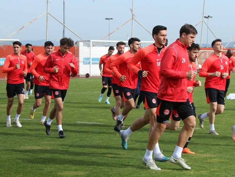 Türkiyə klubu azərbaycanlı futbolçunun keçidini açıqladı - FOTO