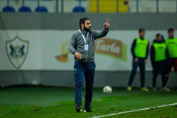 Rəşad Sadıqovun göndərdiyi futbolçu pendir alverinə başladı - VİDEO