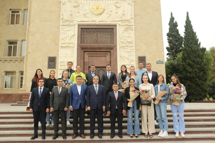 Gəncənin İcra başçısı yerli komanda ilə görüş keçirib