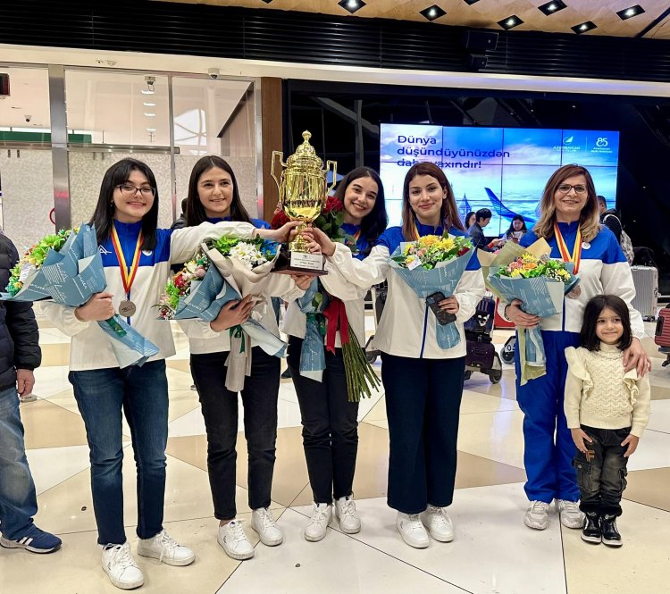  Avropa çempionatında ilk dəfə gümüş medal qazanan qadın şahmatçılarımız Vətənə dönüblər