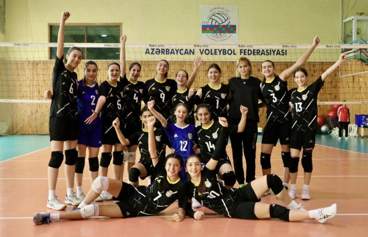 Ölkə birinciliyi: Voleybolçu qızlar arasında ilk oyun başa çatıb