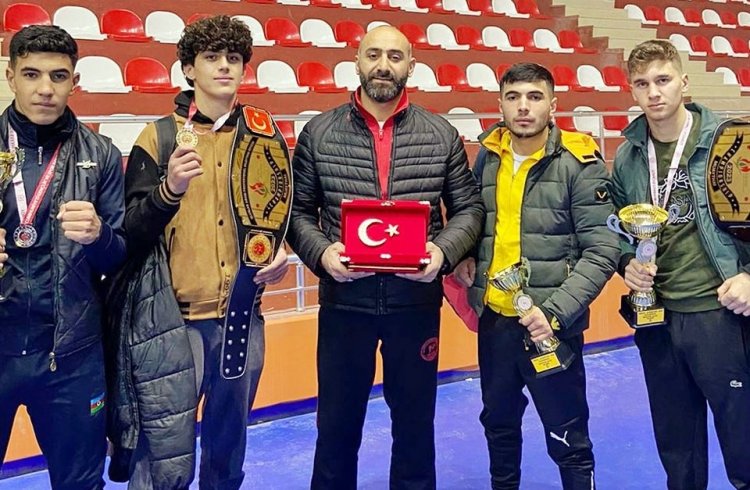 Azərbaycanlı döyüşçü qızıl medal və kəmərin sahibi olub