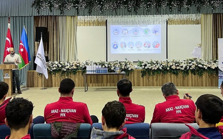   AMADA "Araz-Naxçıvan"ın futbolçularına seminar keçib