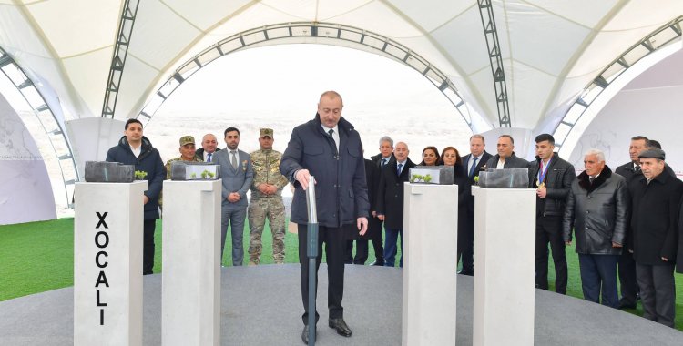 Prezident Xocalıda soyqırımı memorialının təməlini qoyub