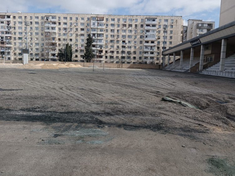 "Qarabağ" stadionun ot örtüyünün dəyişdirilməsinə start verib - FOTO