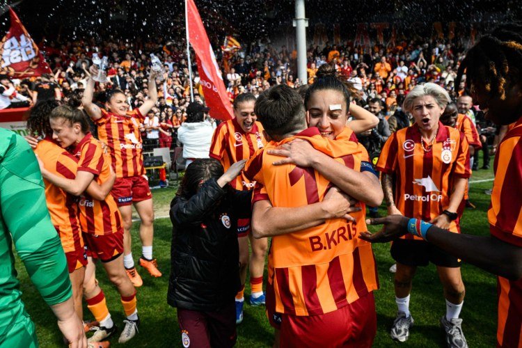 Millimizin üzvləri "Qalatasaray"la Türkiyə çempionu adını qazandı