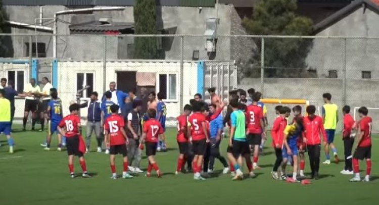 Gəncədə BİABIRÇILIQ: "Kəpəz" və "Qəbələ"li futbolçular arasında kütləvi dava yaşanıb - VİDEO