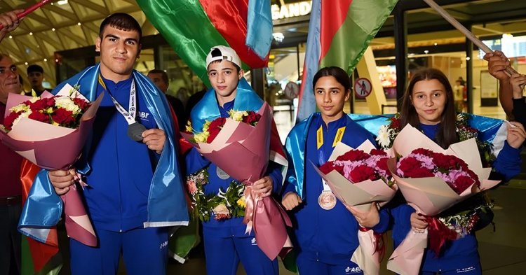   Avropa birinciliyi: 4 medal qazanan boksçularımız Azərbaycan dönüb