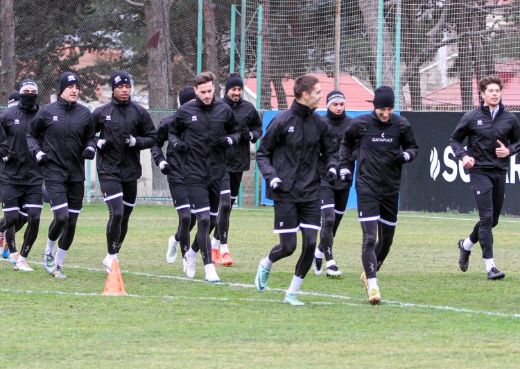 Roman Qriqorçuk təqdimat verdi - "Neftçi" bu futbolçu ilə vidalaşdı