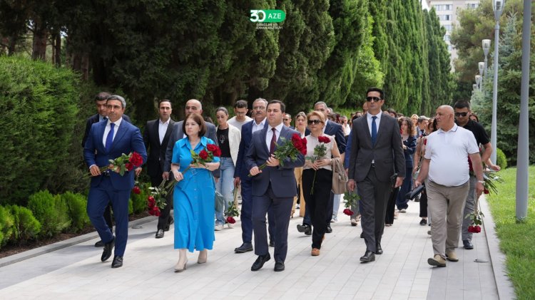 AGİN-in kollektivi Ümummilli Liderin məzarını ziyarət edib