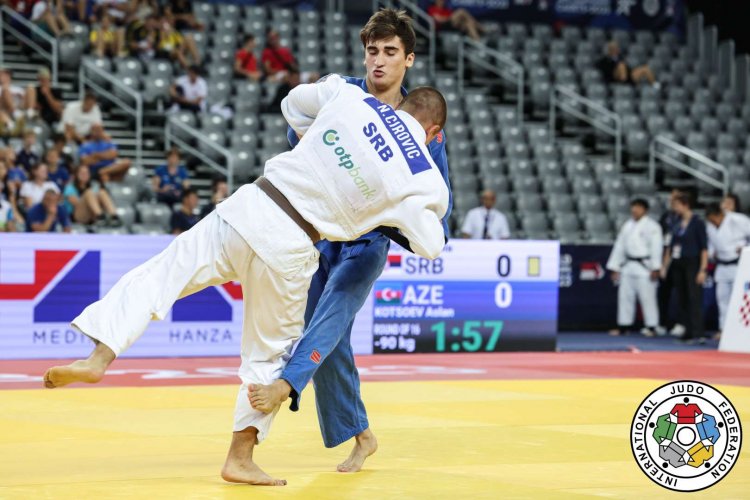 Aslan Kotsoyevdan gümüş medal, Tuncay Şamil isə "bürünc" qazandı