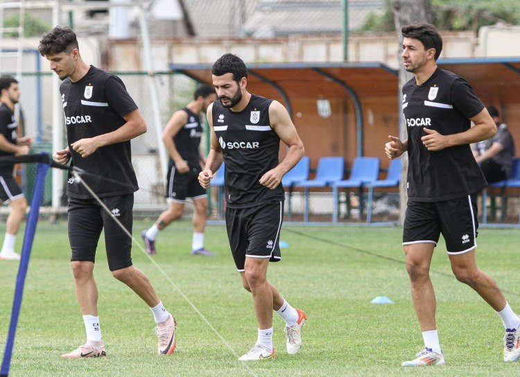 Millilərdən qayıdan 6 "Neftçi"li komanda ilə məşqlərə başladı