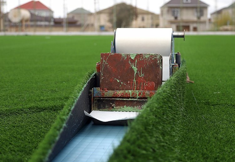  Azərbaycanda bu stadionun ot örtüyü dəyişdirilir - FOTOLAR