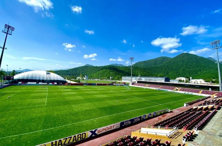 Güclü külək bölgə stadionunun manejini yerlə bir etdi - VİDEO