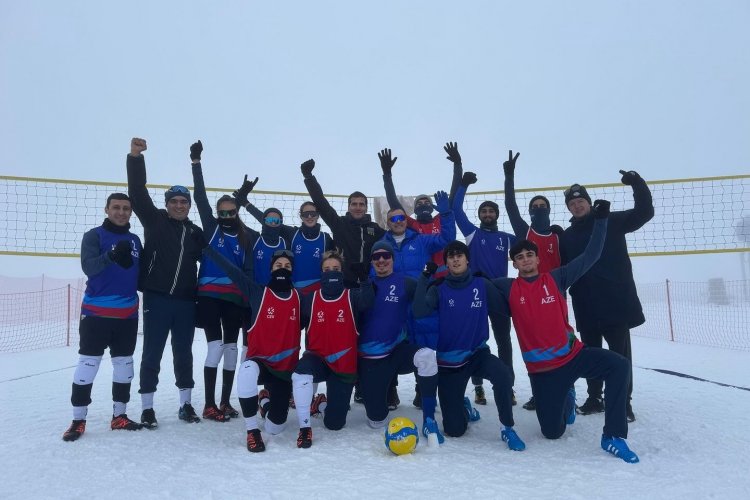   Azərbaycanda ilk dəfə qar voleybolu üzrə toplanış keçirilib