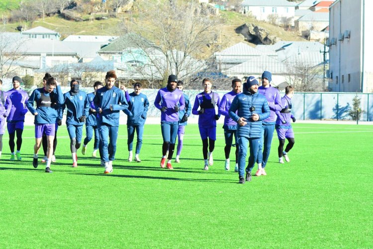 RƏSMİ: Azərbaycan klubu məşhur futbolçunun qardaşı ilə vidalaşdı